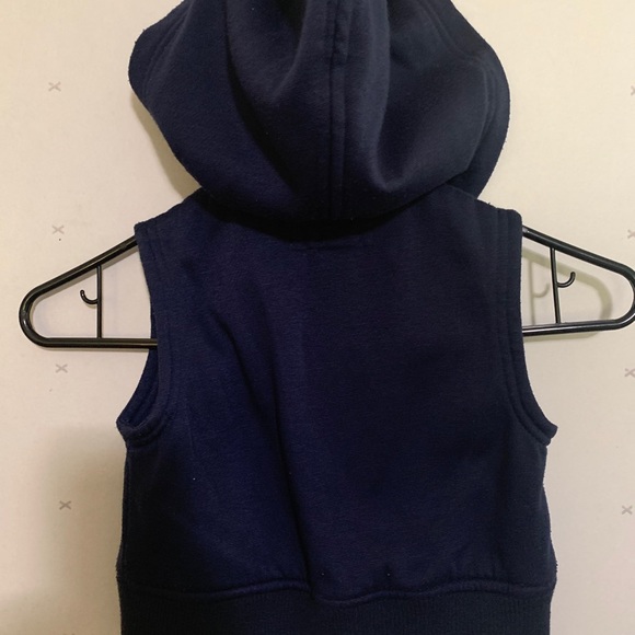 OshKosh Boy's Hooded Vest 2T Sleeveless - Picture 3 of 8
